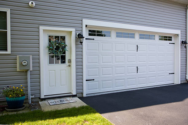 24/7 Emergency Garage Door Panel Replacement experts in Beverly Hills, FL